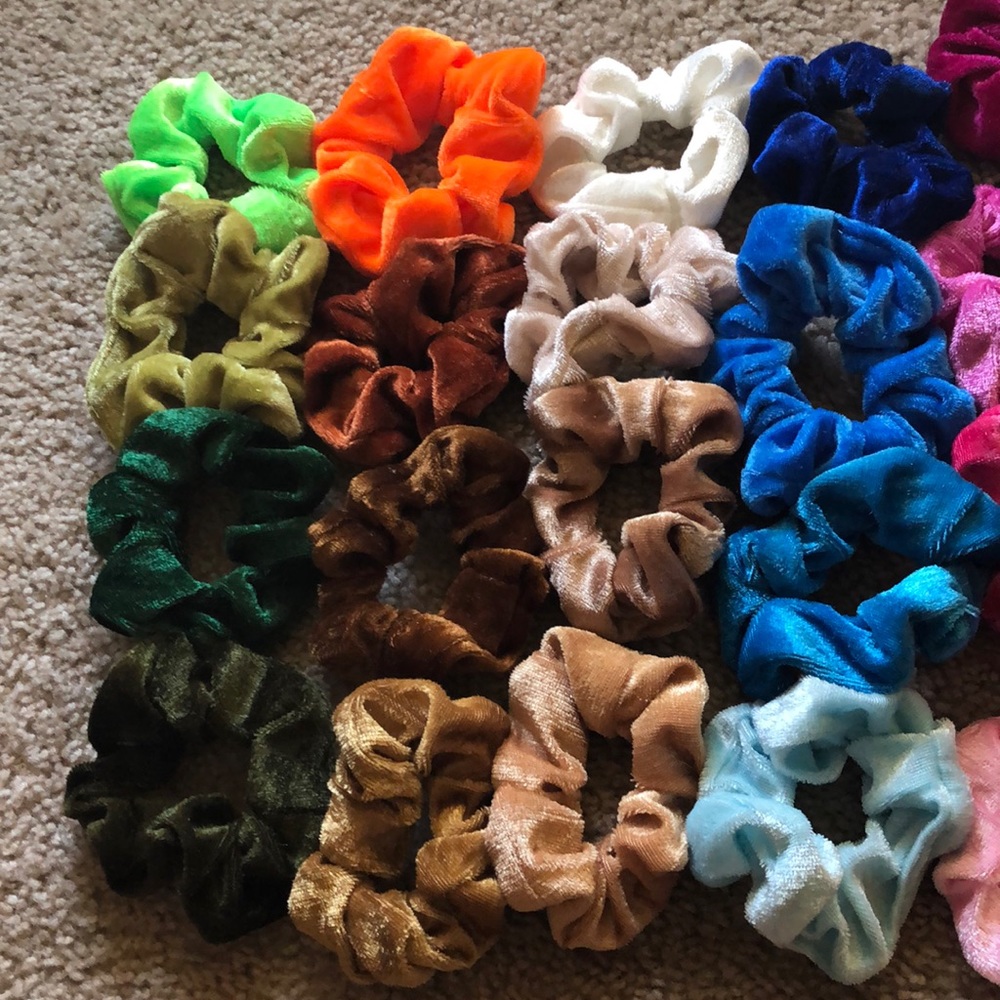 32 Soft Scrunchies - Picture 3 of 4